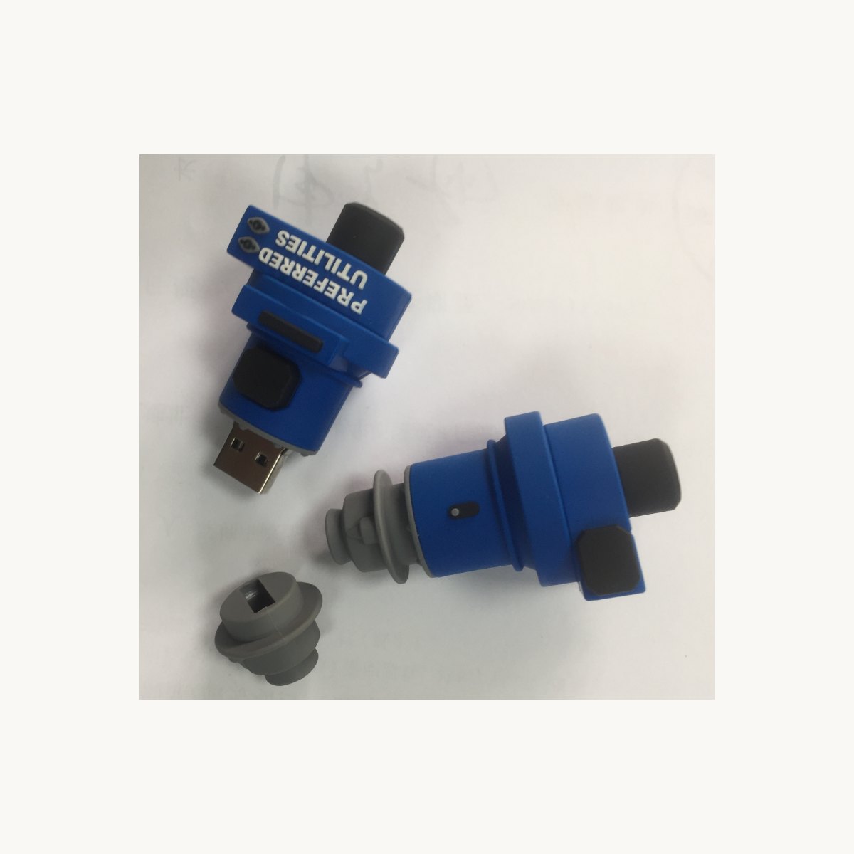 Carcasa USB de PVC flexible azul moldeada como racor industrial