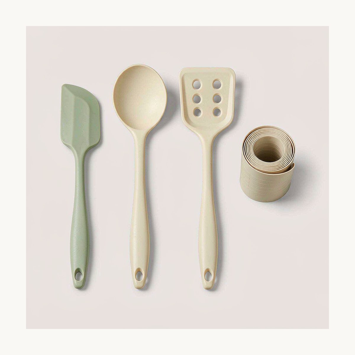 Set de utensilios de cocina de silicona apta para uso alimentario con esterilla enrollada